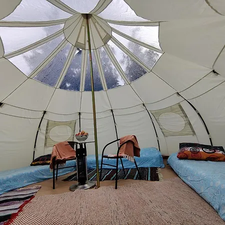 Paeikesekivi Keskus 豪华帐篷