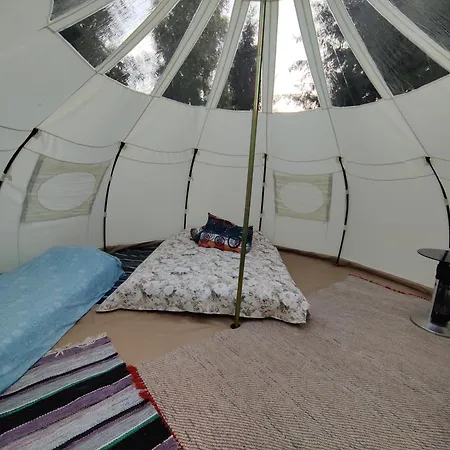 Paeikesekivi Keskus 豪华帐篷 Ridakula (Viljandi)